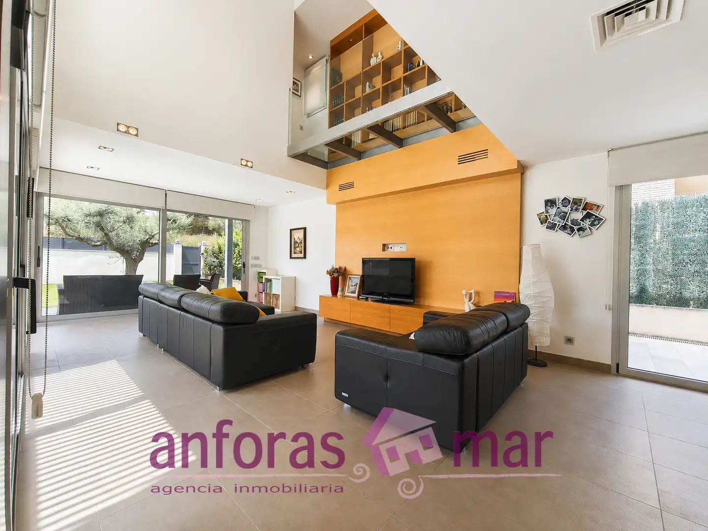 Sala d'estar de Casa o xalet en venda en El Vendrell amb Aire condicionat, Calefacció i Jardí privat