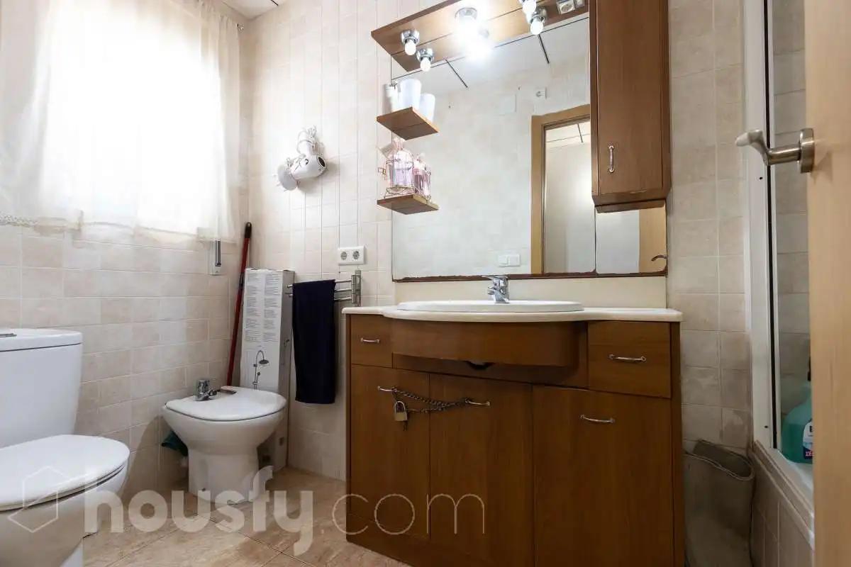 Baño de Piso en venta en Tortosa con Parquet y Balcón