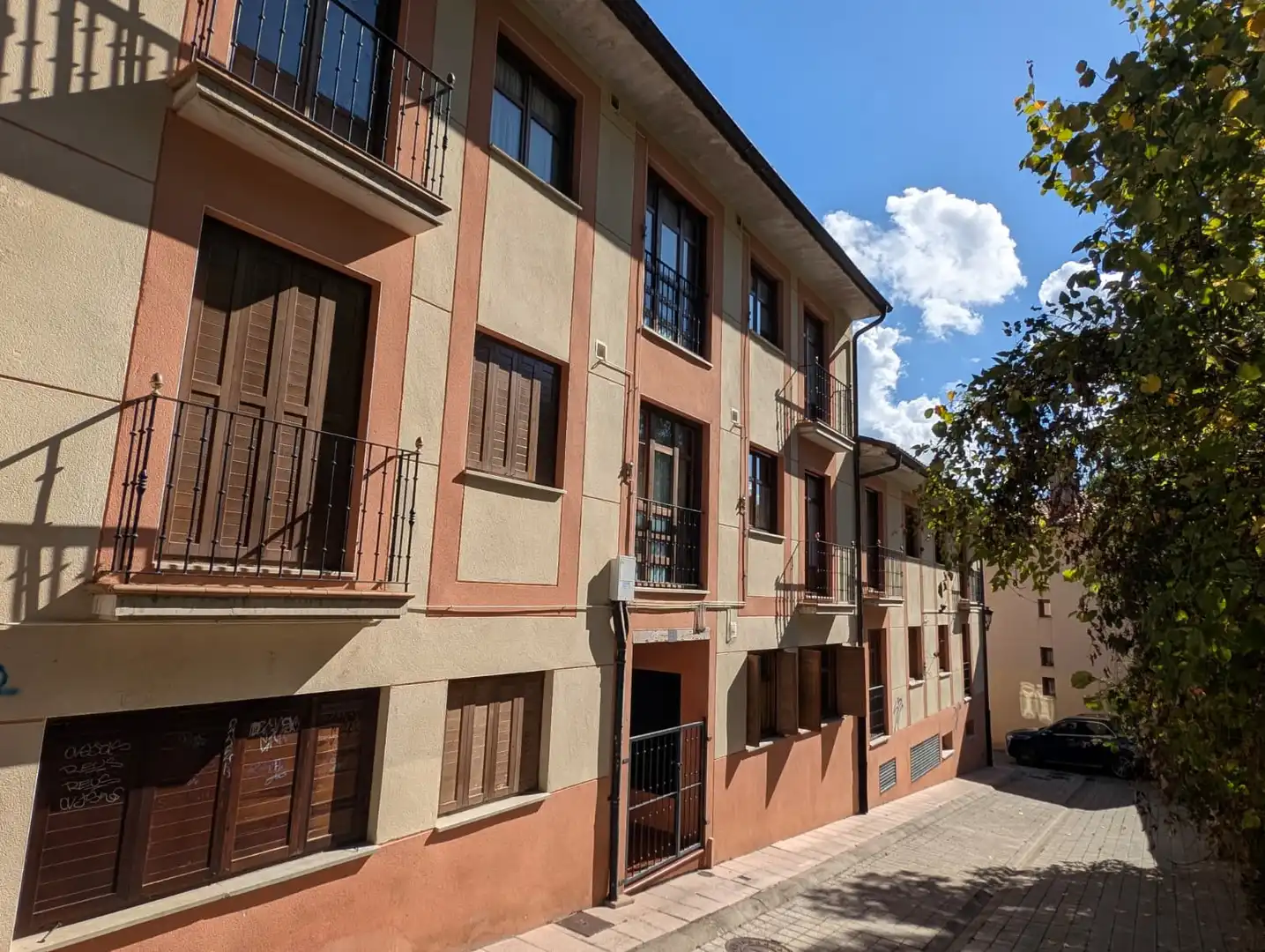 Außenansicht von Wohnungen zum Verkauf in Ezcaray mit Heizung, Möbliert und Balkon