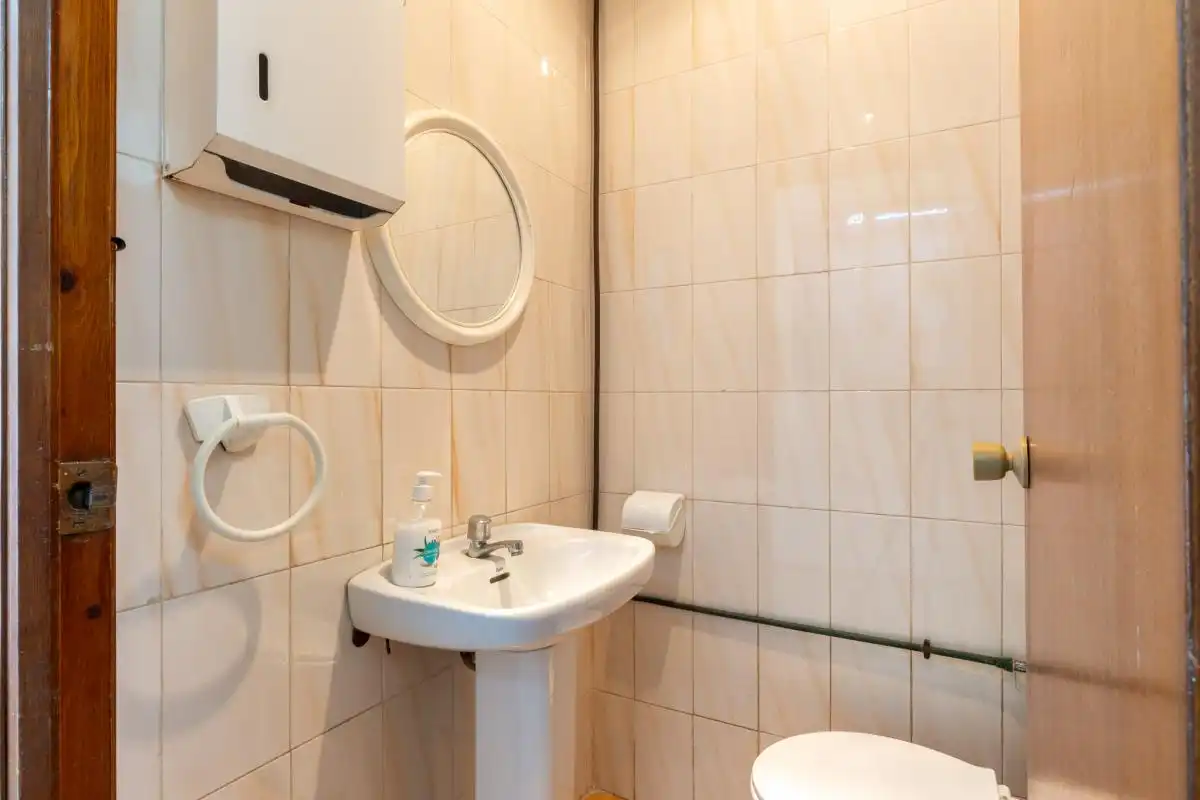Badezimmer von Erdgeschoss zum Verkauf in Valencia mit Klimaanlage, Heizung und Terrasse