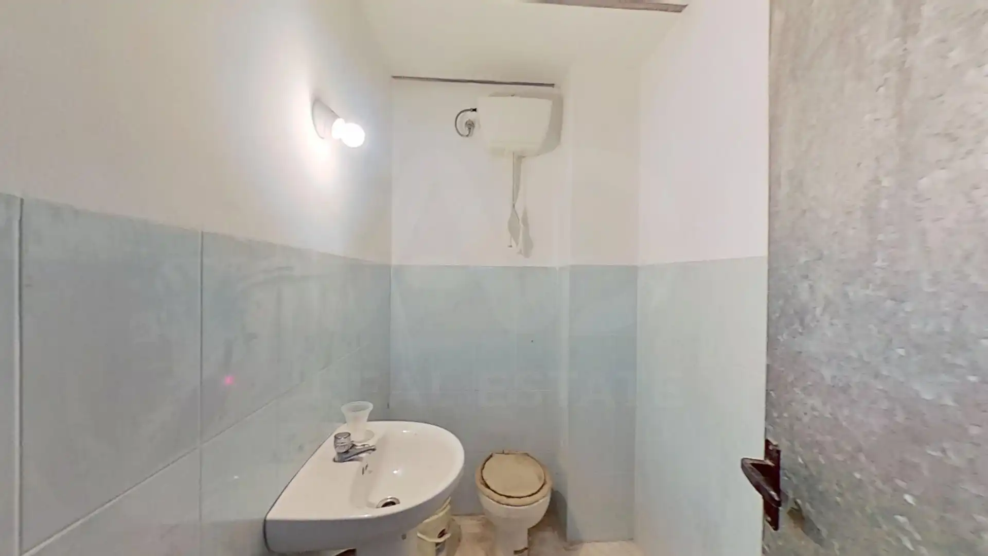 Baño de Local en venta en Roquetes
