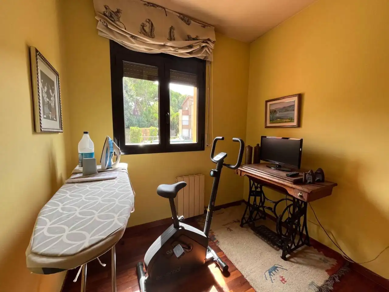 Bedroom of Houses for rent in Girona  with Air Conditioner, Heating and Terrace