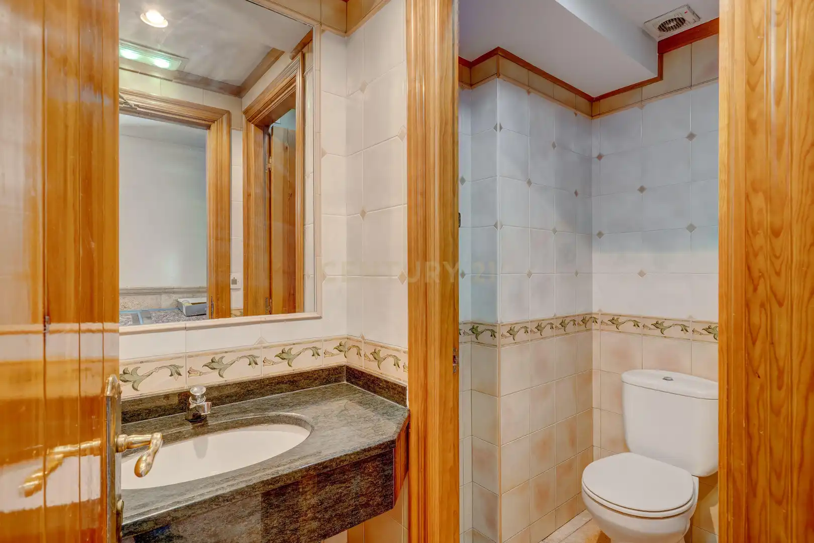 Badezimmer von Geschaftsraum zum Verkauf in Irun  mit Klimaanlage und Alarm