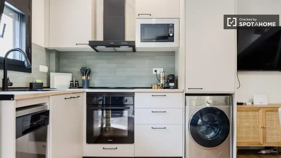 Kitchen of Flat for rent in L'Hospitalet de Llobregat  with Air Conditioner, Heating and Furnished