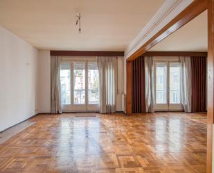 Living room of Flat for sale in  Barcelona Capital  with Heating, Parquet flooring and Oven