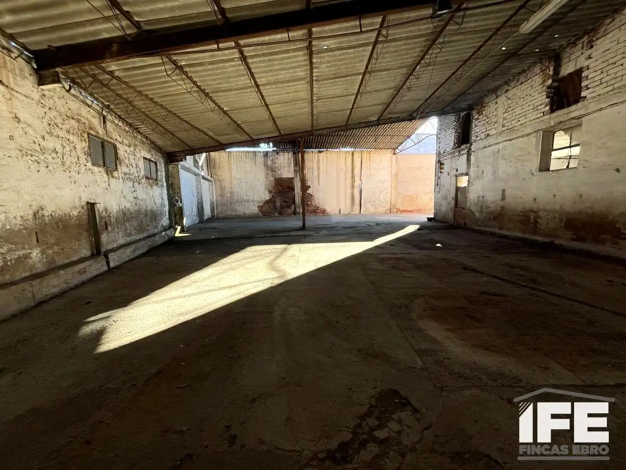 Industrial buildings for sale in Alagón
