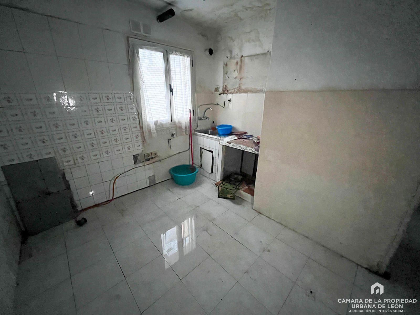 Kitchen of Flat for sale in León Capital 