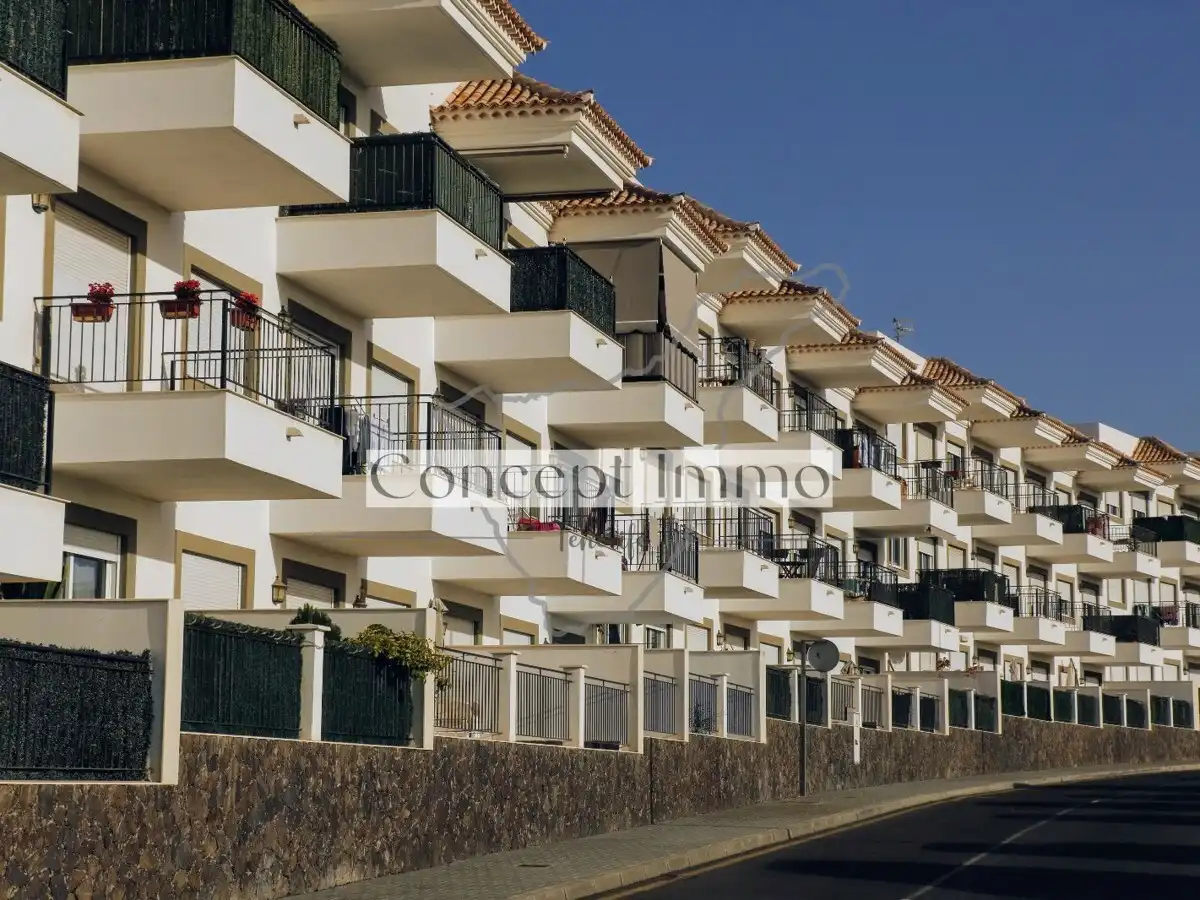 Vista exterior de Piso en venta en Arona con Aire acondicionado, Terraza y Trastero