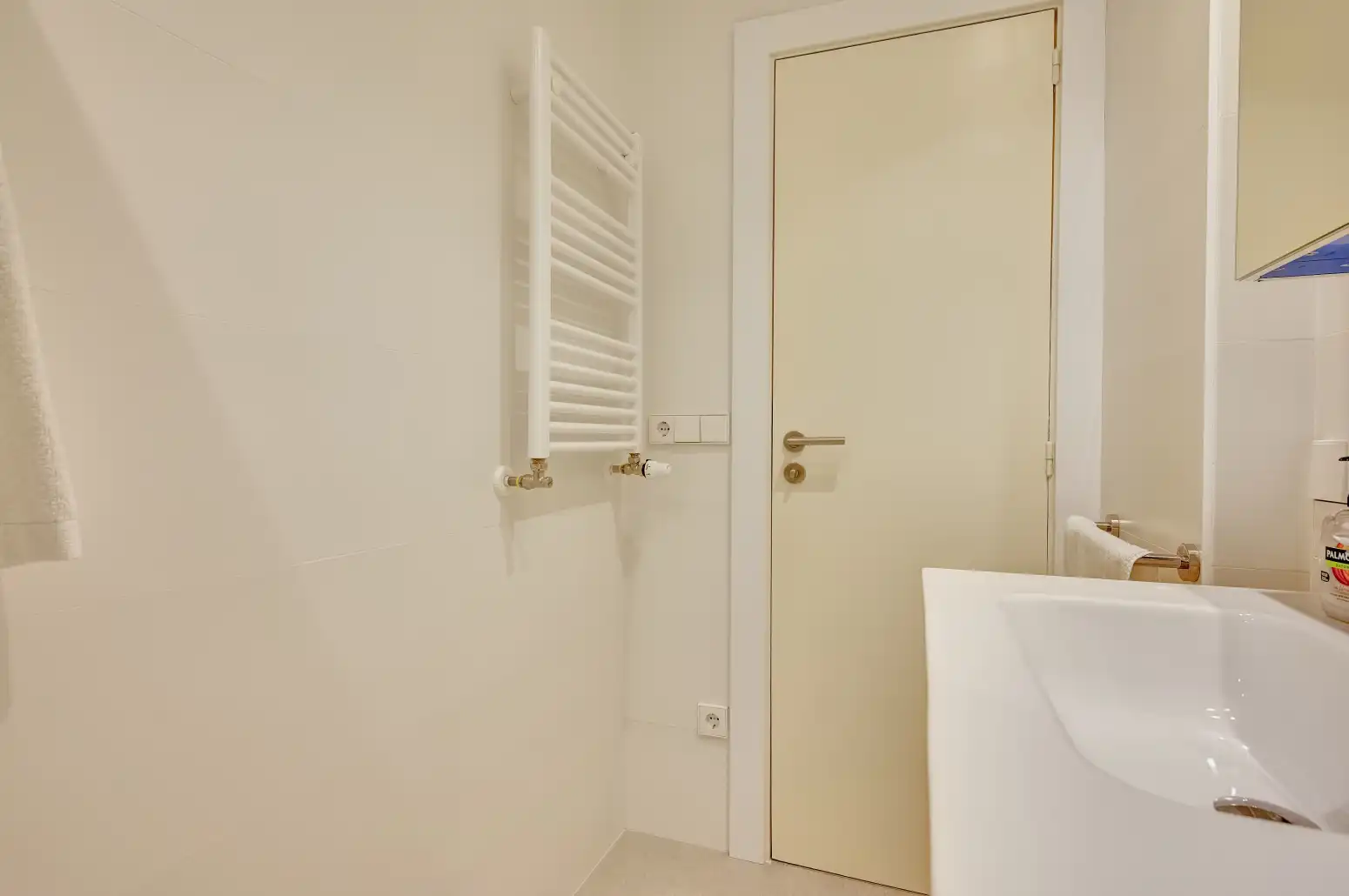 Bathroom of Flat for sale in  Pamplona / Iruña  with Heating and Parquet flooring