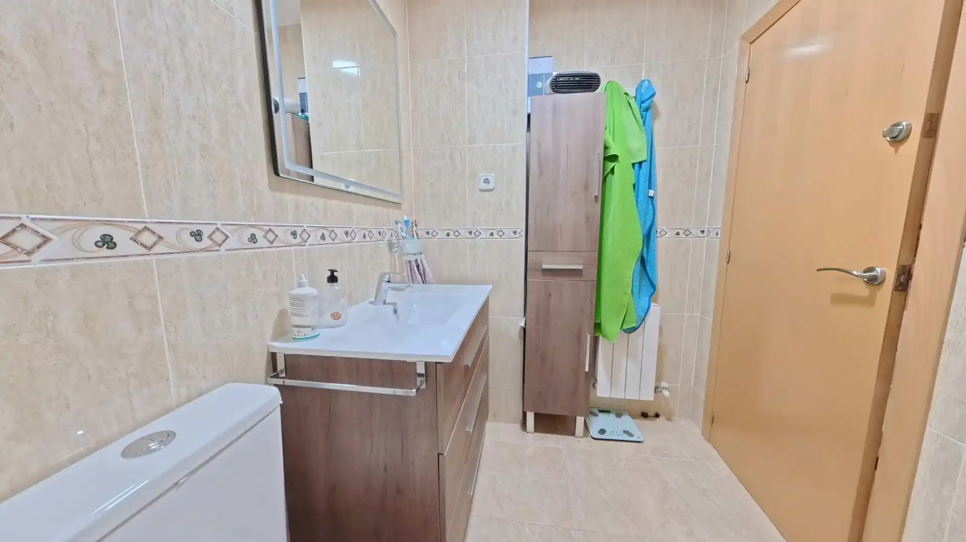 Badezimmer von Wohnung zum Verkauf in Sant Jaume dels Domenys mit Heizung, Schwimmbad und Balkon