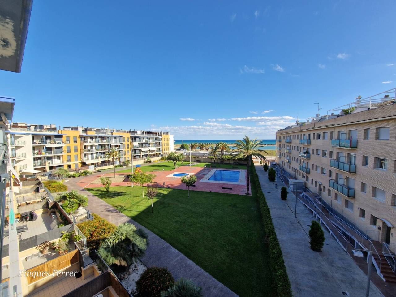 Vista exterior de Piso de alquiler en Cubelles con Aire acondicionado, Calefacción y Terraza