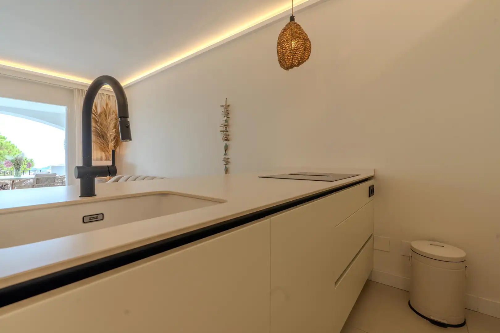 Cocina de Apartamento de alquiler en Benahavís con Aire acondicionado, Terraza y Piscina