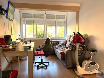 Sala d'estar de Dúplex en venda en Estepona amb Aire condicionat, Terrassa i Traster