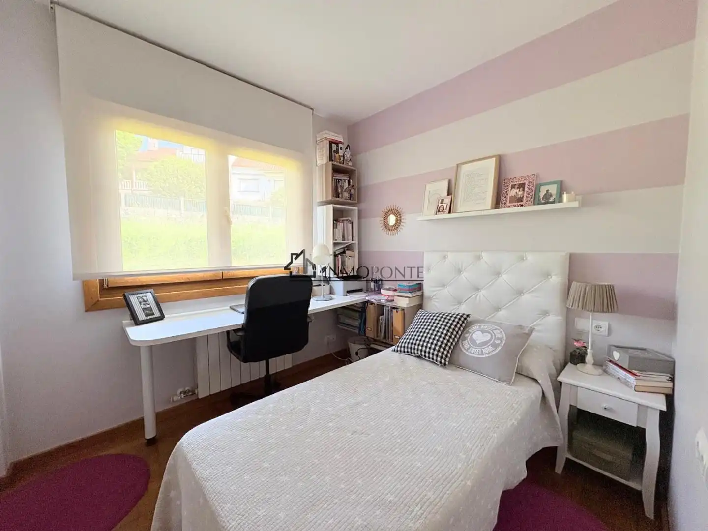 Dormitori de Casa o xalet en venda en Pontevedra Capital  amb Calefacció, Jardí privat i Terrassa