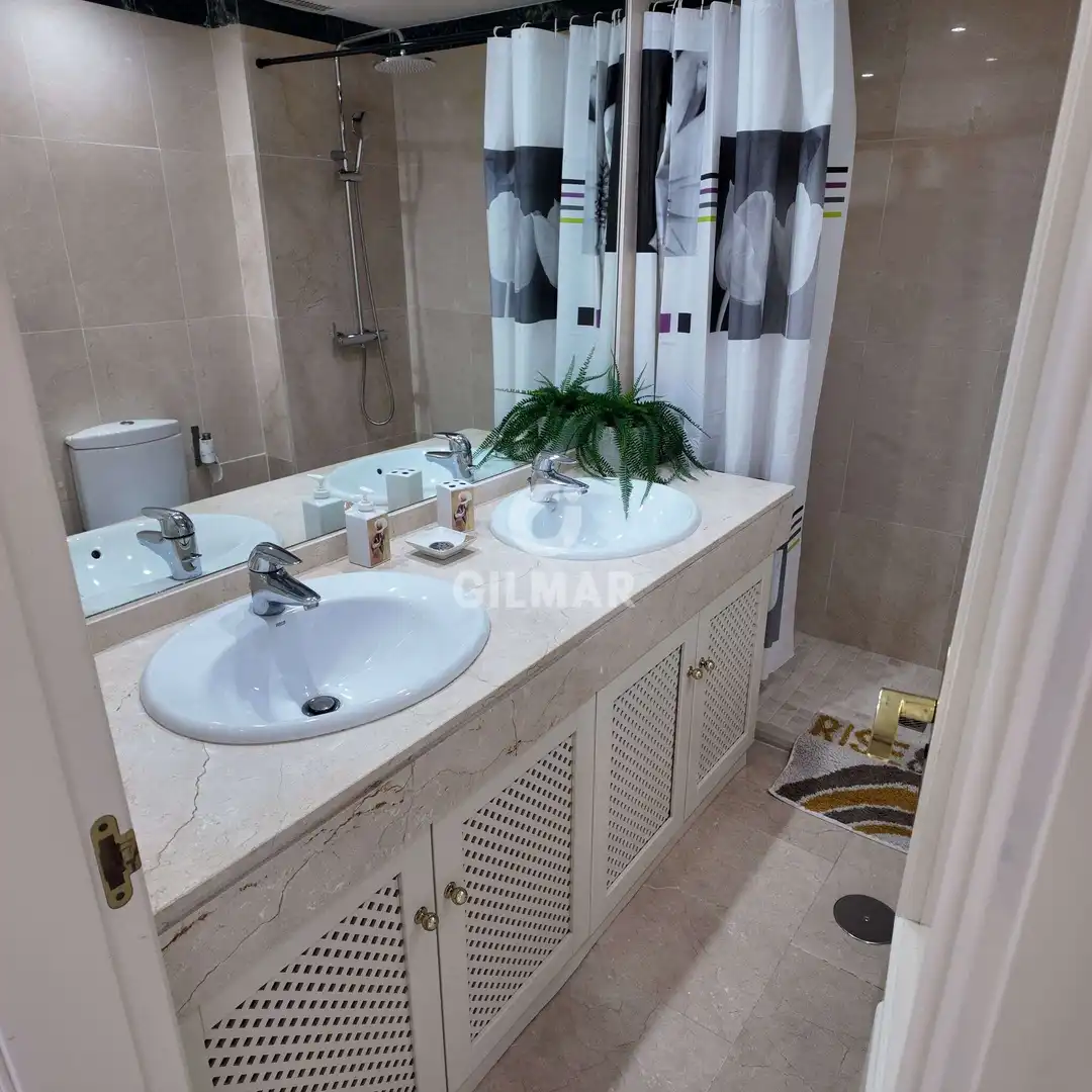 Baño de Dúplex en venta en Sotogrande con Calefacción, Trastero y Piscina