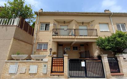 Exterior view of Single-family semi-detached for sale in Ripollet  with Terrace, Swimming Pool and Balcony