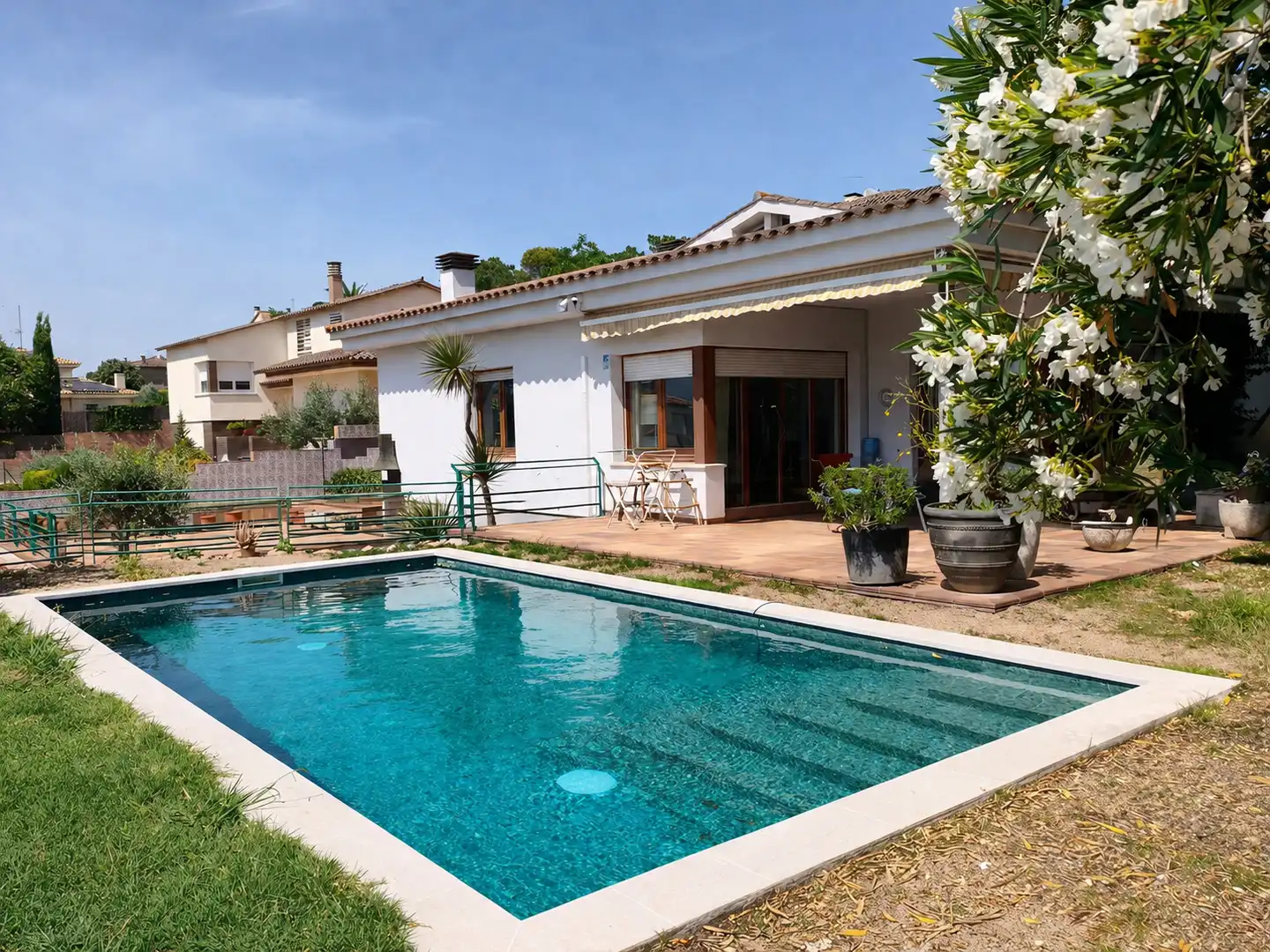 Piscina de Casa o xalet de lloguer en Girona amb Aire condicionat, Calefacció i Jardí privat