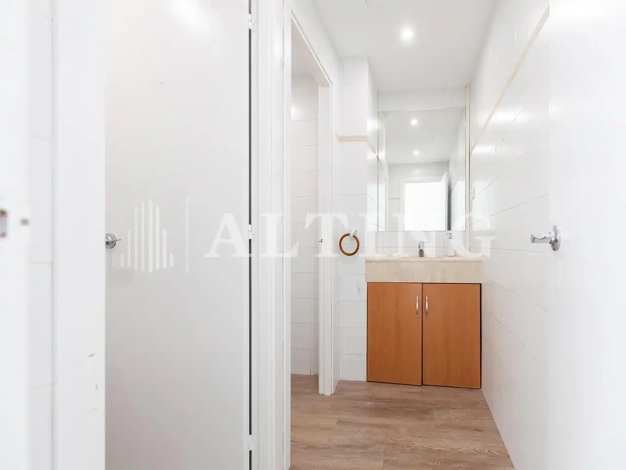 Office space with lift to rent in Catalunya, imagen 55