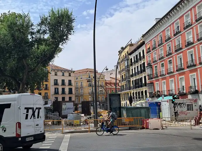 Exterior view of Commercial properties for sale in Madrid  with Air Conditioner