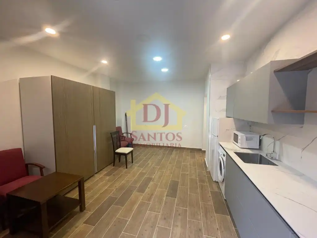 Apartamento en venta en Avenida de los Comuneros, Rollo - Puente Ladrillo