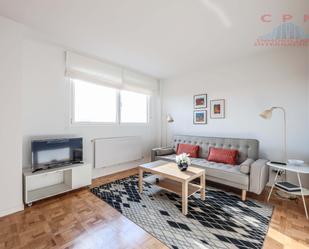 Living room of Flat to rent in  Madrid Capital  with Air Conditioner, Heating and Parquet flooring