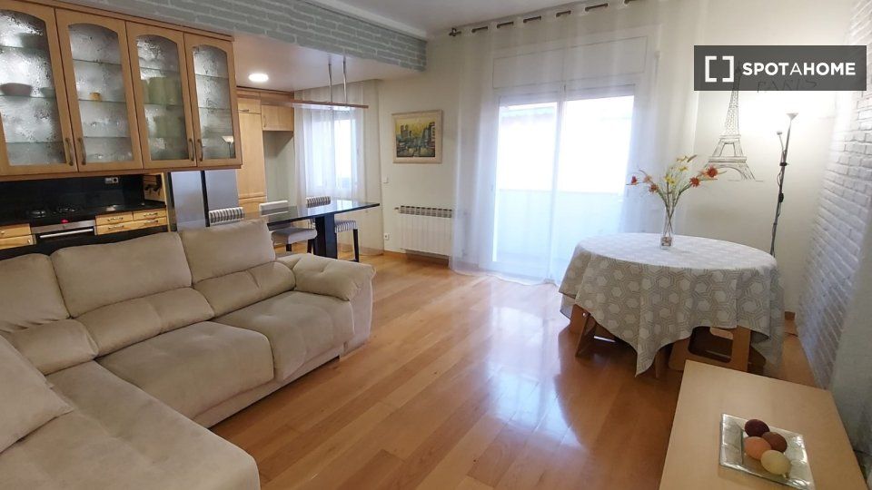 Sala d'estar de Pis de lloguer en Cornellà de Llobregat amb Aire condicionat, Calefacció i Moblat