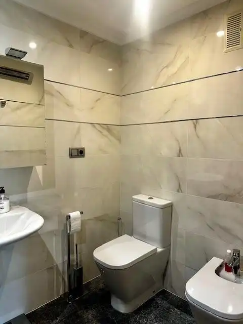 Baño de Piso en venta en Valencia con Aire acondicionado, Jardín privado y Balcón