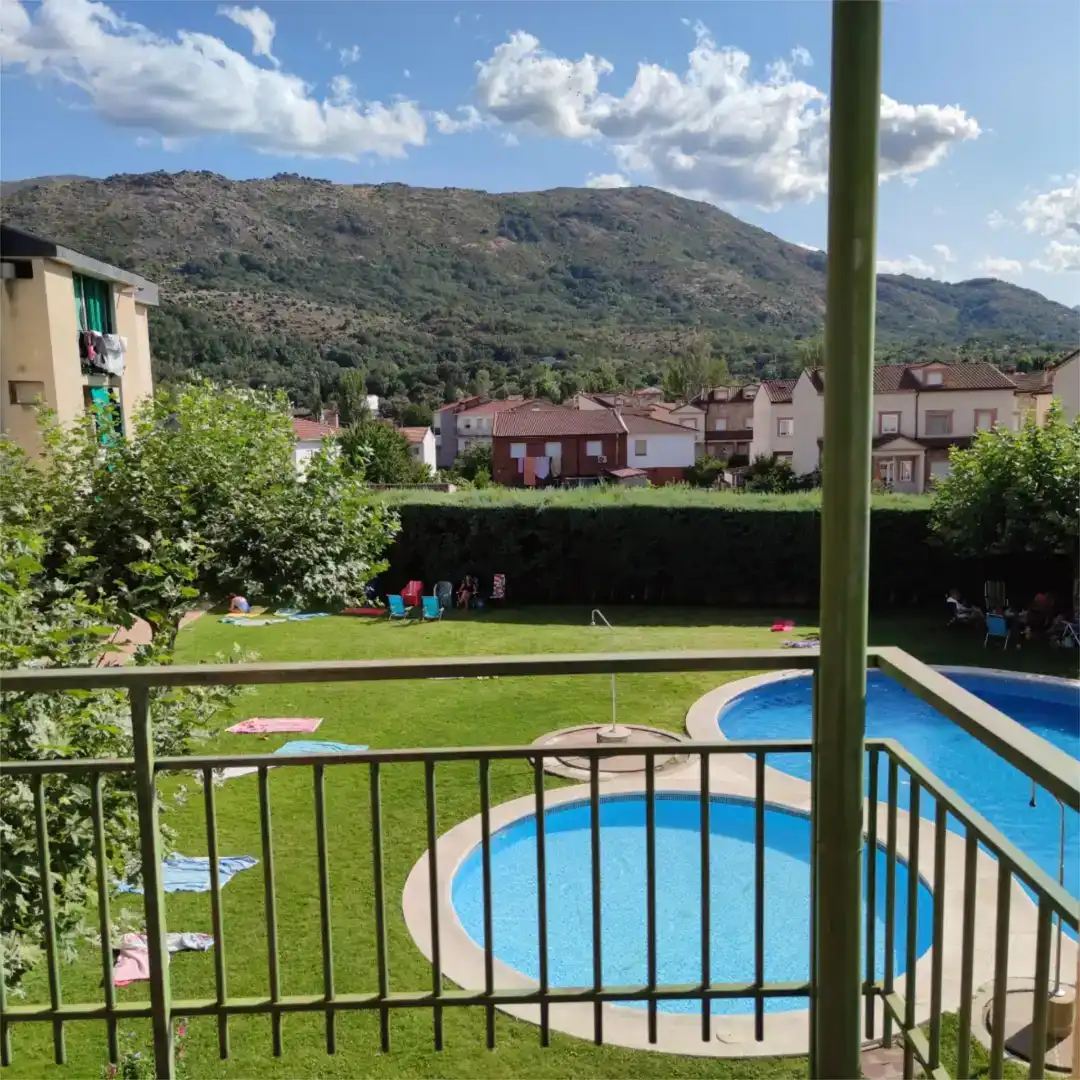 Schwimmbecken von Wohnung zur Miete in Navaluenga mit Möbliert, Ofen und Waschmaschine