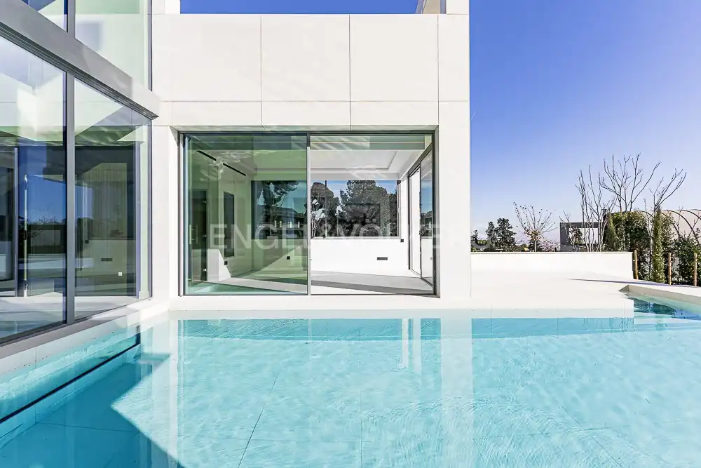 Piscina de Casa o chalet en venta en Barcelona con Aire acondicionado, Calefacción y Jardín privado