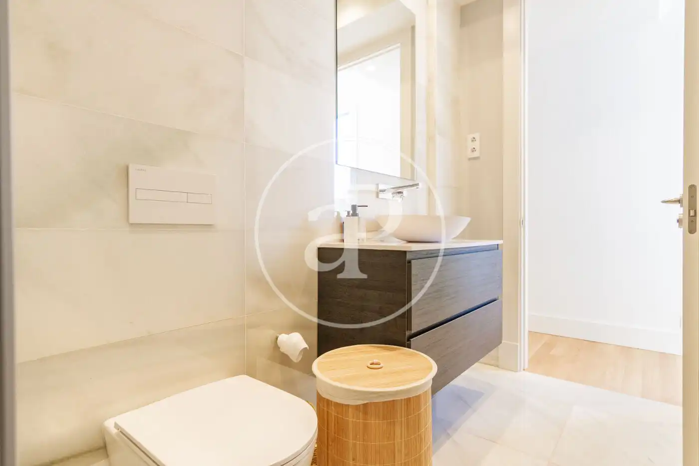 Bathroom of Flat for rent in Madrid  with Air Conditioner, Heating and Furnished