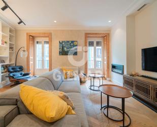 Living room of Flat for sale in  Madrid Capital  with Air Conditioner, Heating and Furnished