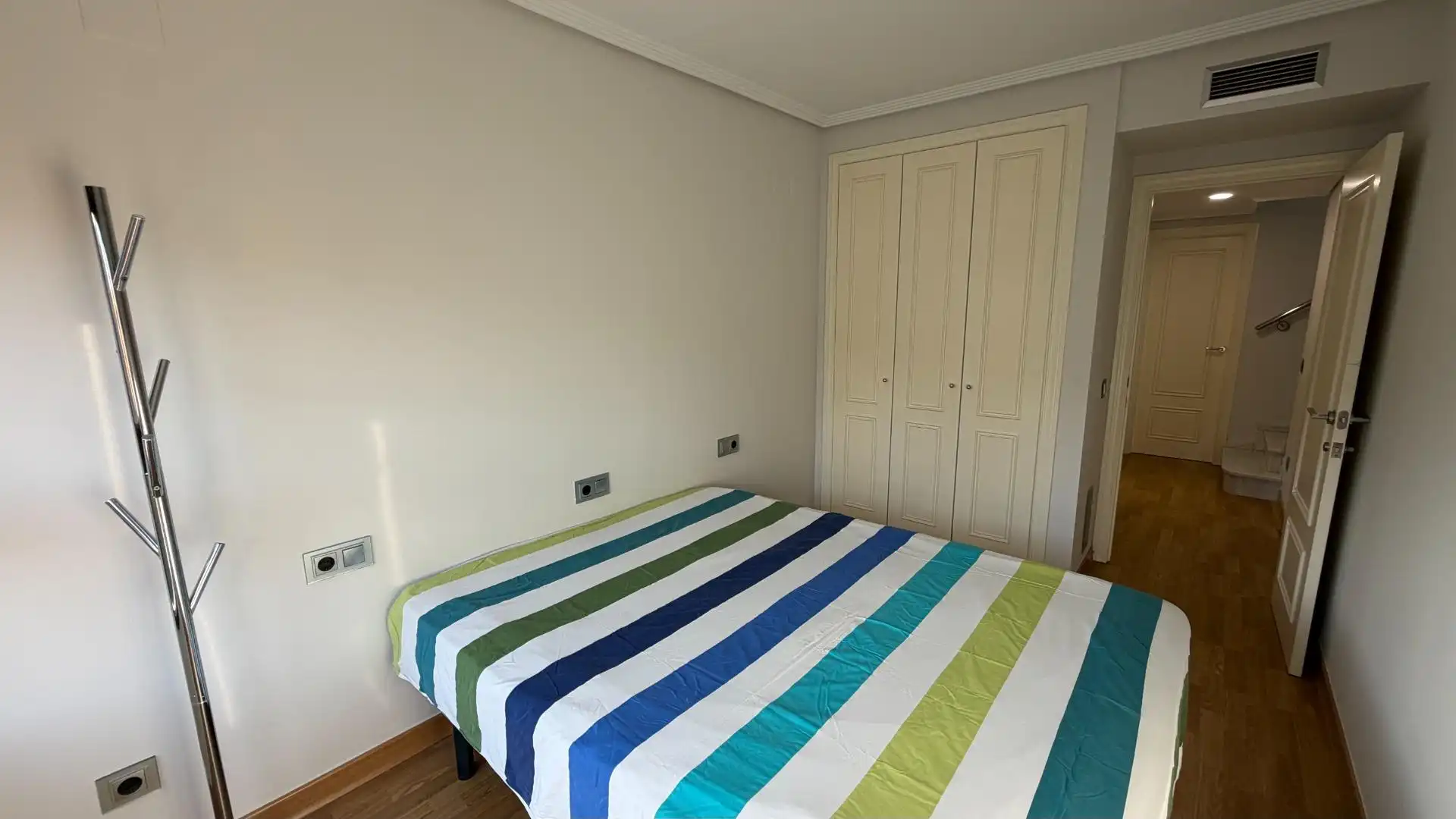 Habitación de Ático en venta en Campanar