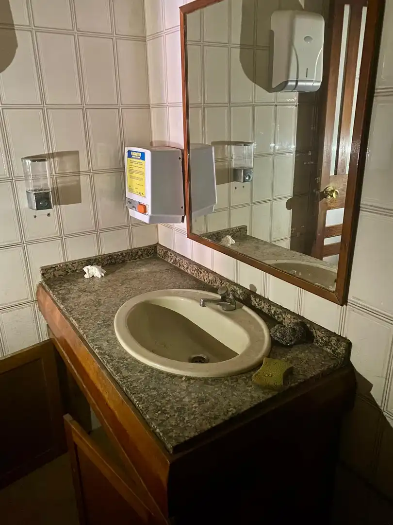Baño de Local de alquiler en Gijón  con Amueblado