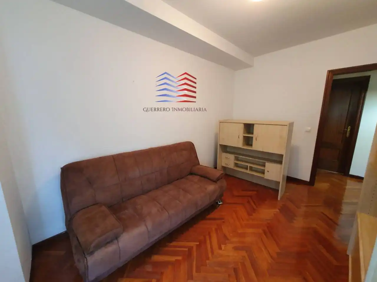 Living room of Flat for rent in Ourense Capital   with Heating, Parquet flooring and Storage room