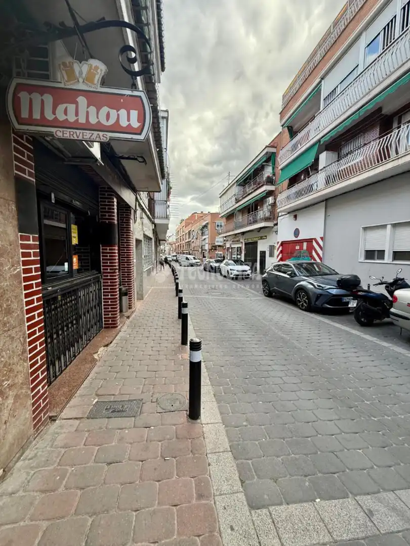 Vista exterior de Local en venta en Madrid con Aire acondicionado