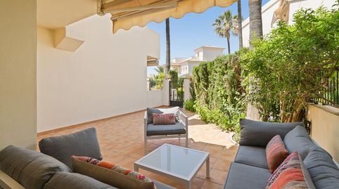 Foto 3 de Casa adosada en venda a Costabella, Marbella