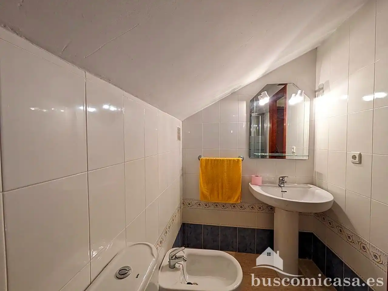 Badezimmer von Maisonette zum Verkauf in Linares mit Klimaanlage, Heizung und Abstellraum