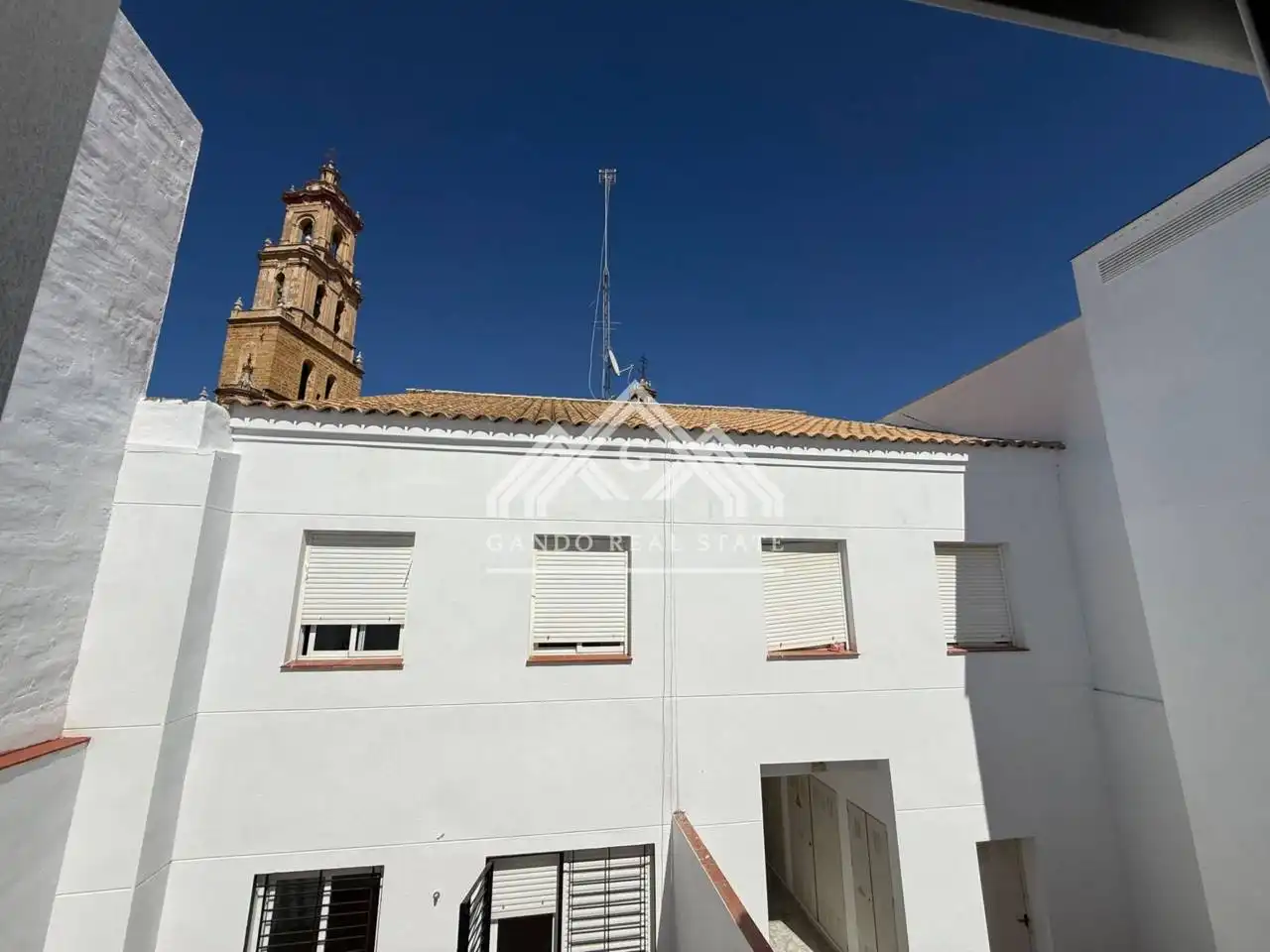 Vista exterior de Pis en venda en Utrera amb Jardí privat, Terrassa i Balcó