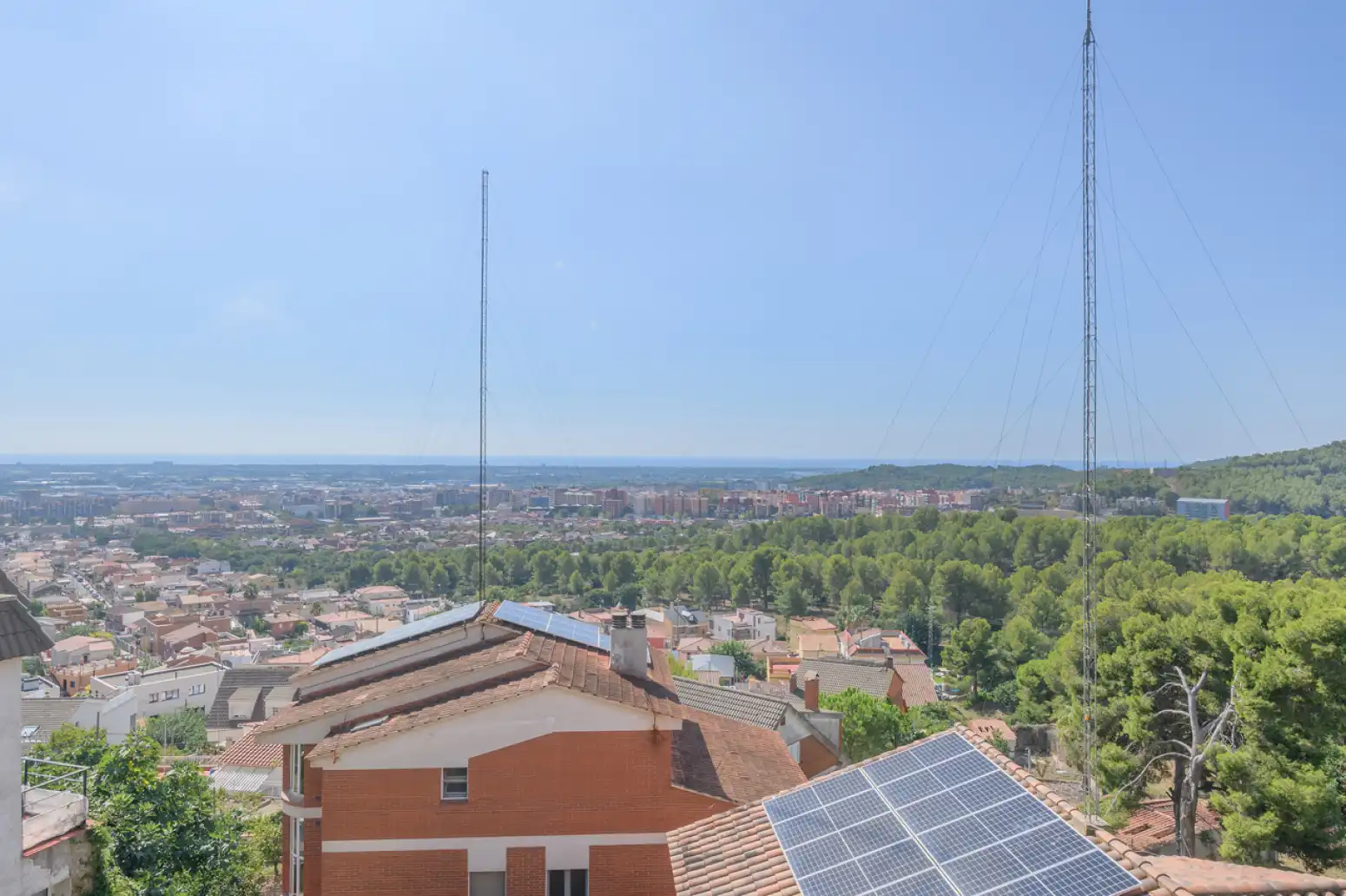 Vista exterior de Casa o chalet en venta en Viladecans con Terraza, Piscina y Balcón
