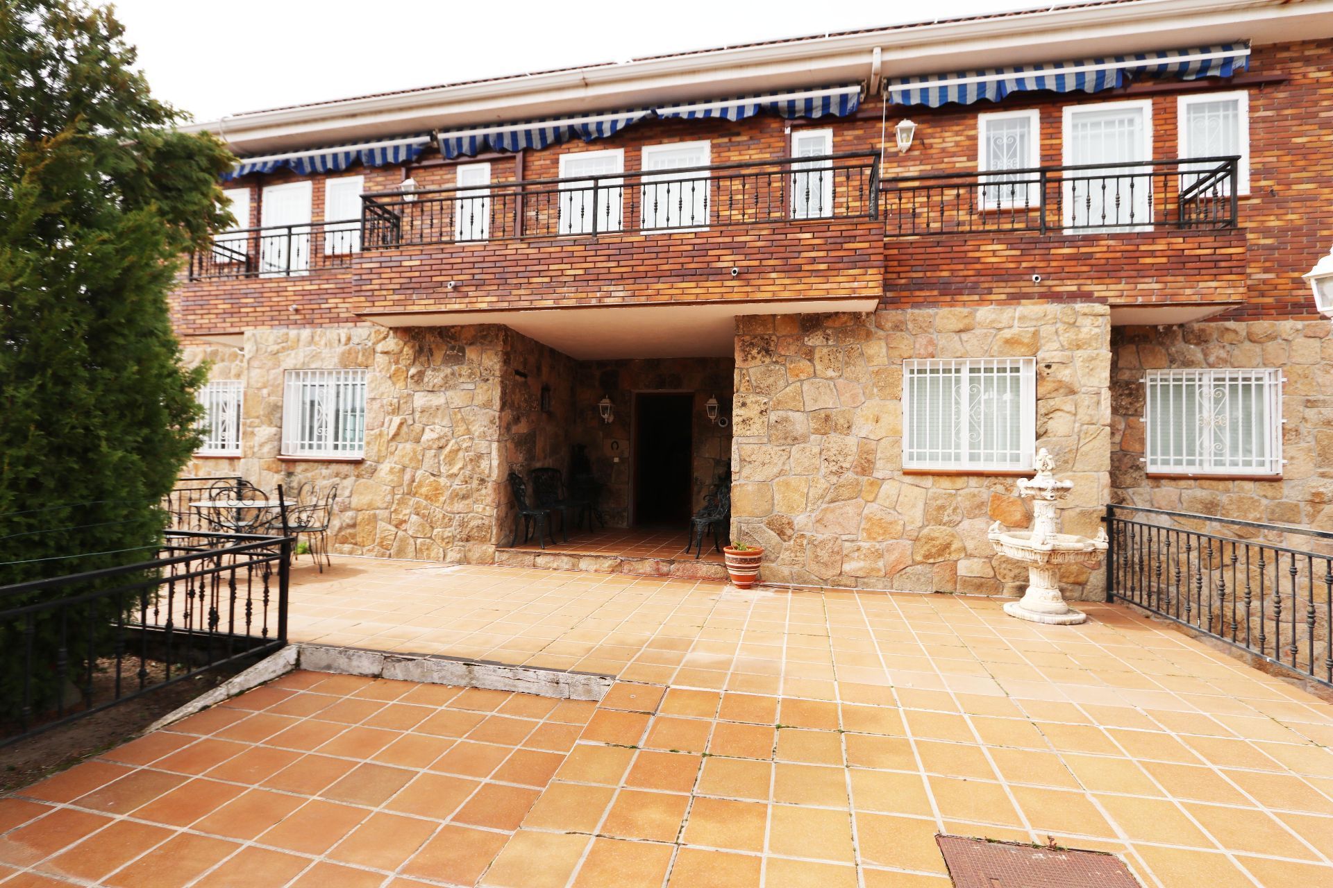 Exterior view of Houses for sale in Colmenarejo  with Heating, Terrace and Storage room