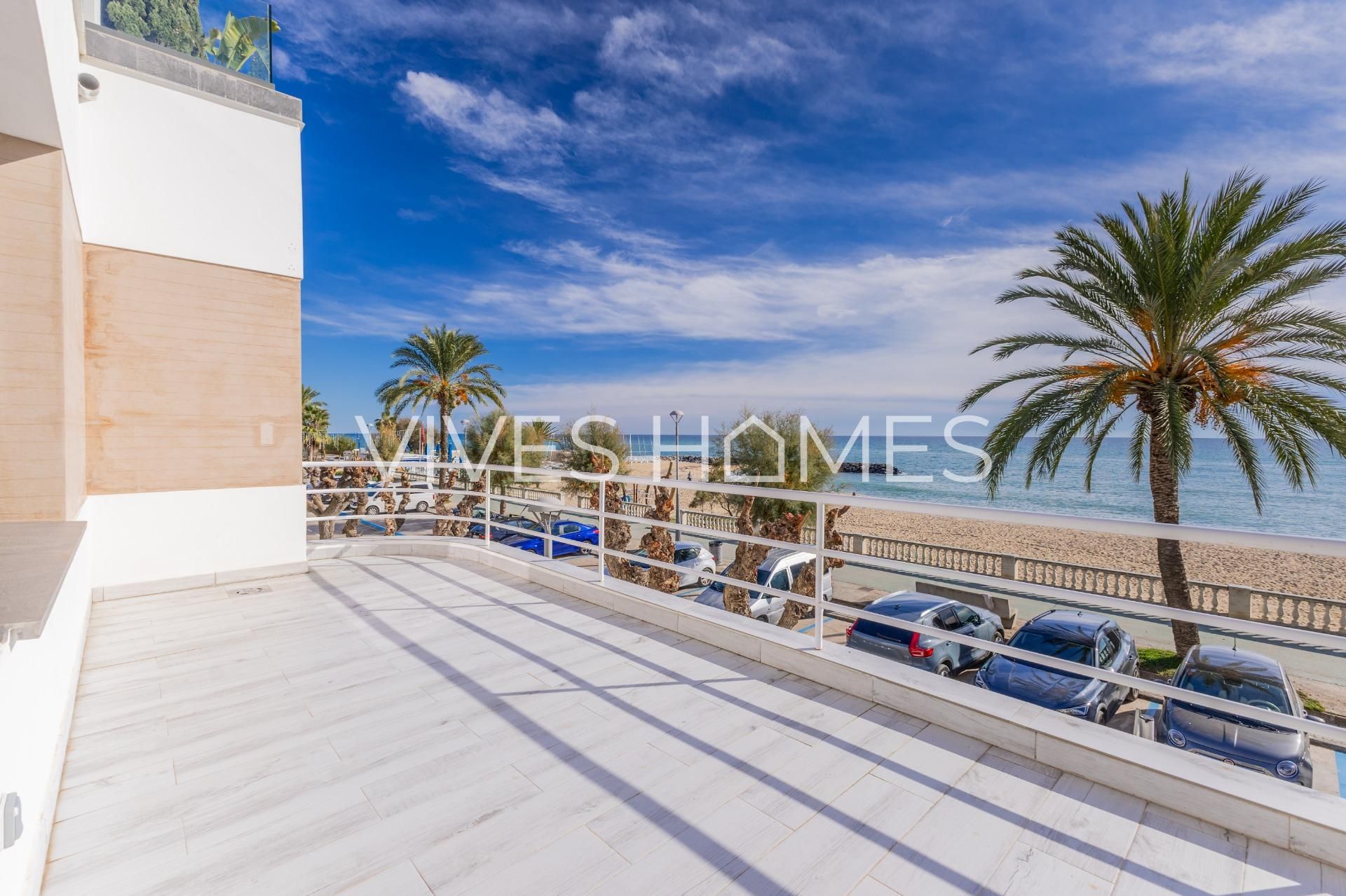 Vista exterior de Casa o xalet en venda en Caldes d'Estrac amb Aire condicionat, Calefacció i Jardí privat