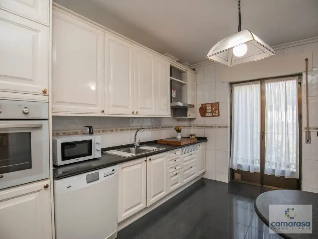 Cocina de Casa o chalet en venta en Ávila con Jardín privado, Piscina y Piscina comunitaria