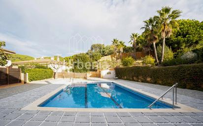 Vista exterior de Casa o xalet en venda en Sant Pol de Mar amb Terrassa i Piscina