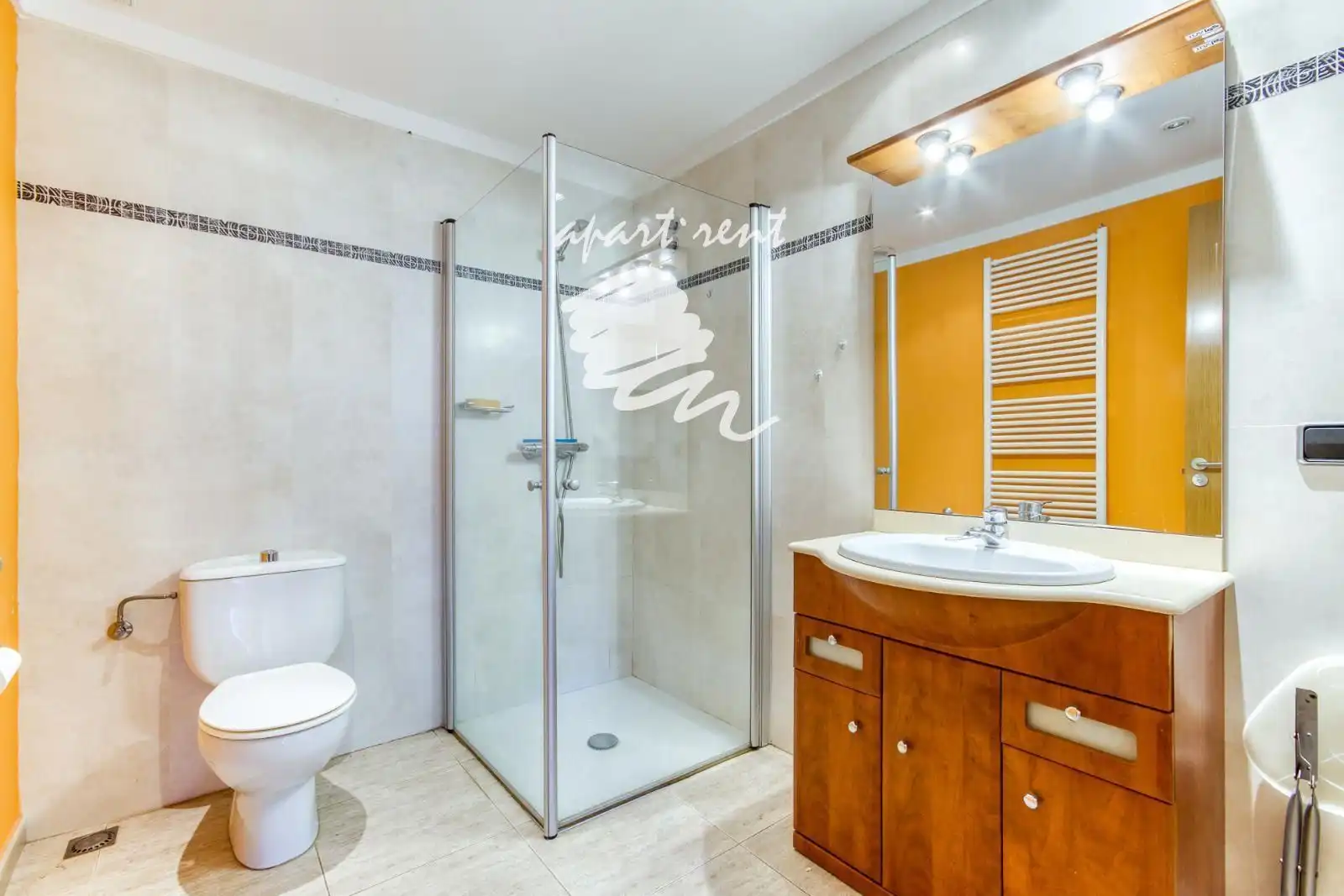 Badezimmer von Haus oder Chalet zum Verkauf in Llançà mit Klimaanlage, Heizung und Privatgarten