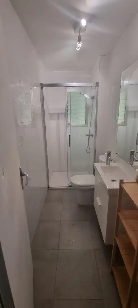 Baño de Piso en venta en Moncada con Amueblado, Horno y Lavadora
