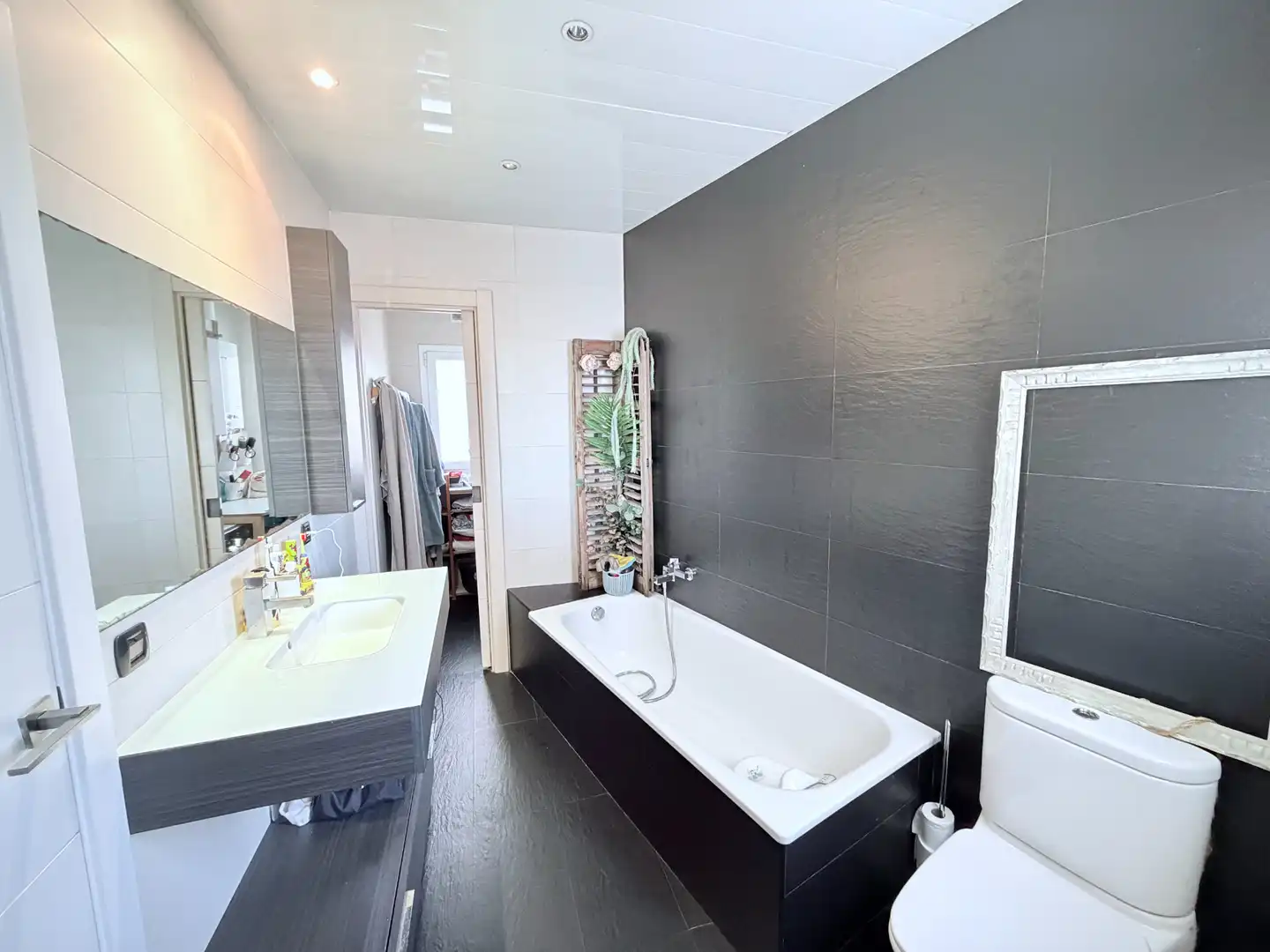 Bathroom of Attic for sale in Barcelona  with Air Conditioner, Heating and Parquet flooring