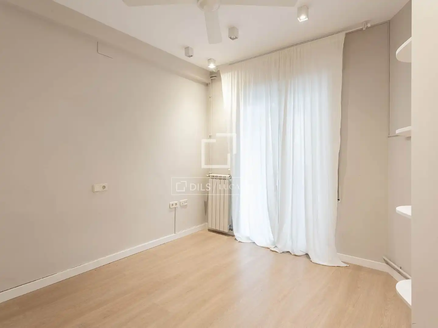 Schlafzimmer von Wohnung zum Verkauf in Barcelona mit Klimaanlage und Heizung