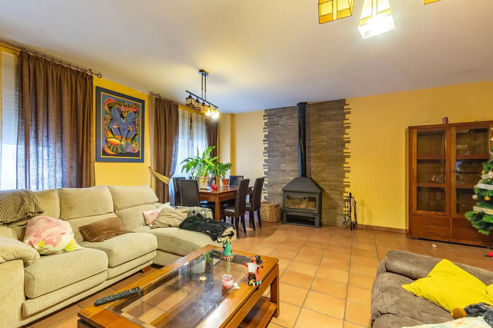 Sala d'estar de Casa adosada en venda en Villanueva de la Vera amb Aire condicionat i Calefacció