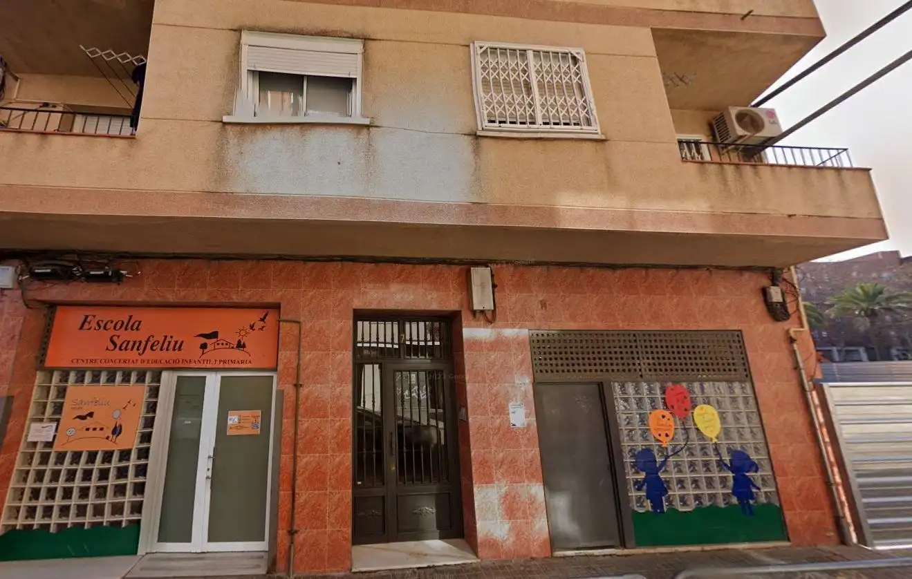 Vista exterior de Pis en venda en L'Hospitalet de Llobregat amb Balcó