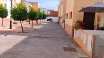 Vista exterior de Casa adosada en venda en Aznalcázar amb Aire condicionat, Moblat i Balcó